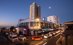 Mojo Hotel & Market